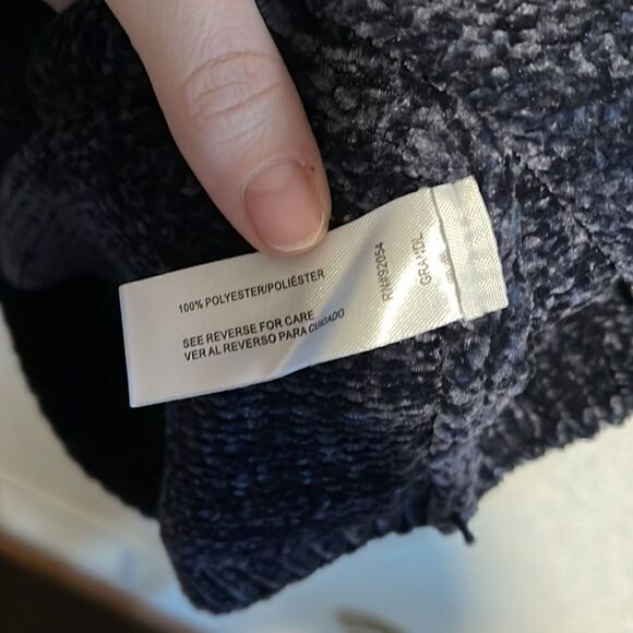 By Design- Long Sleeve Pullover Sweater w/ Cable V-Neck & Button Detail - Picture 5 of 6